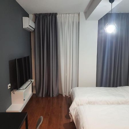Modern Apartment Korca 3 ภายนอก รูปภาพ