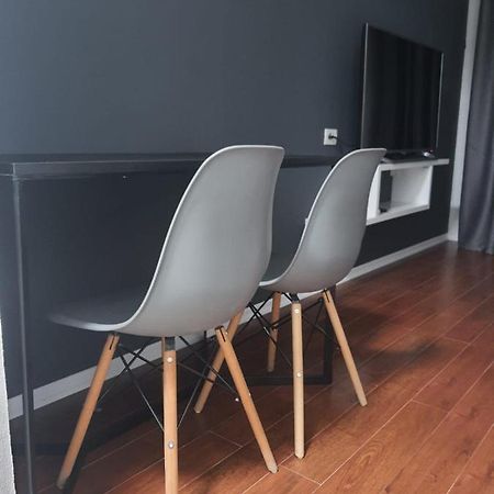 Modern Apartment Korca 3 ภายนอก รูปภาพ
