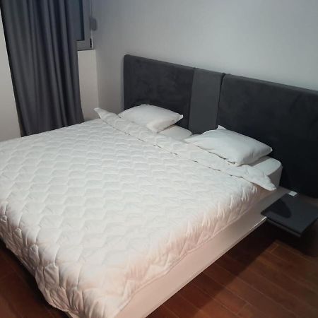Modern Apartment Korca 3 ภายนอก รูปภาพ
