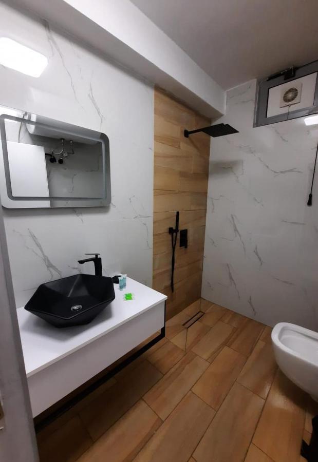 Modern Apartment Korca 3 ภายนอก รูปภาพ