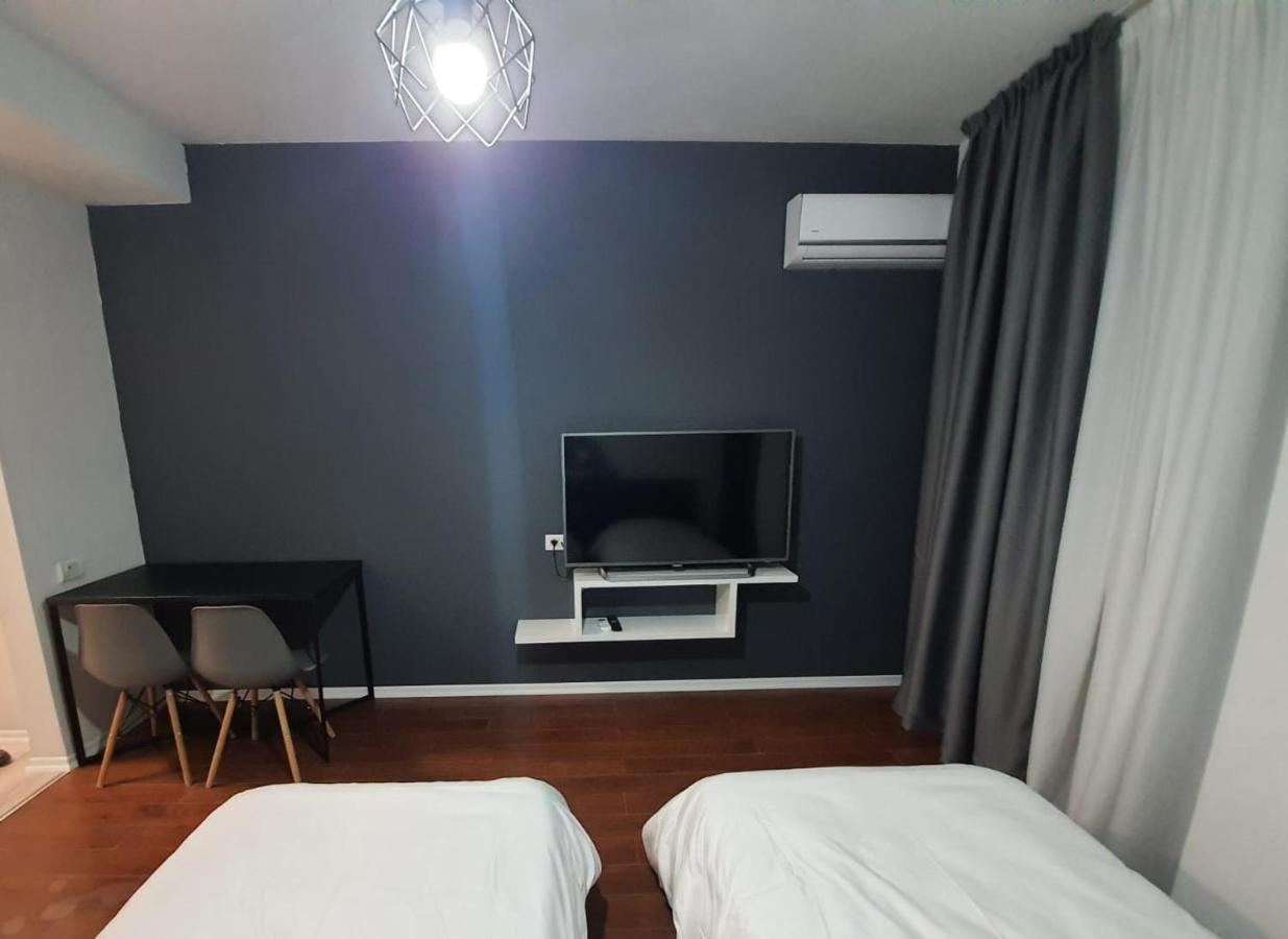 Modern Apartment Korca 3 ภายนอก รูปภาพ