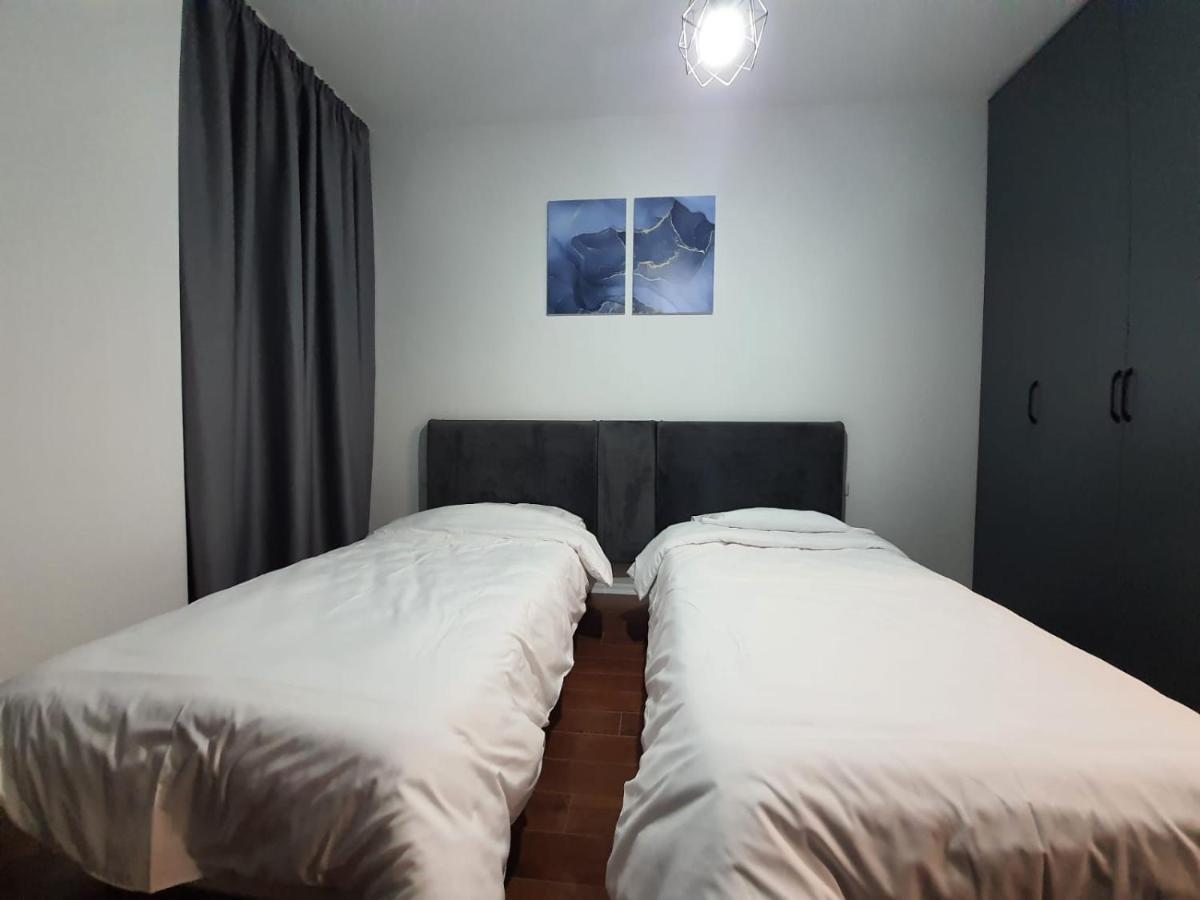 Modern Apartment Korca 3 ภายนอก รูปภาพ
