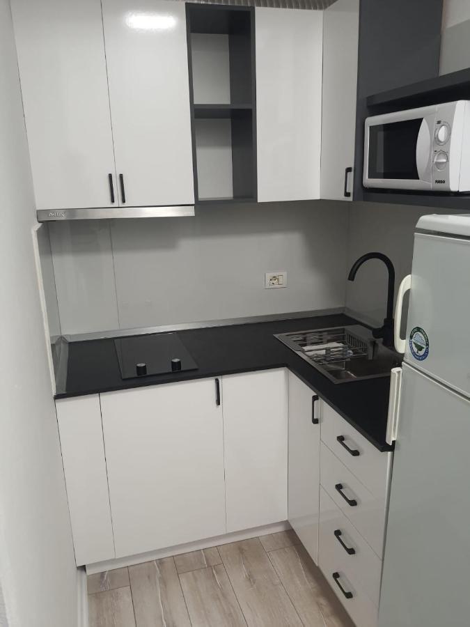 Modern Apartment Korca 3 ภายนอก รูปภาพ