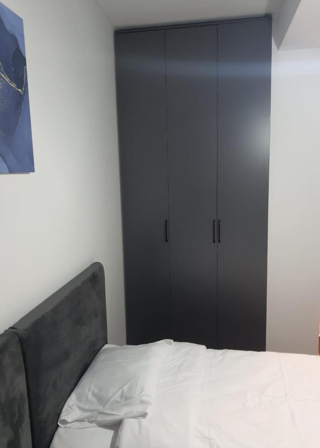 Modern Apartment Korca 3 ภายนอก รูปภาพ