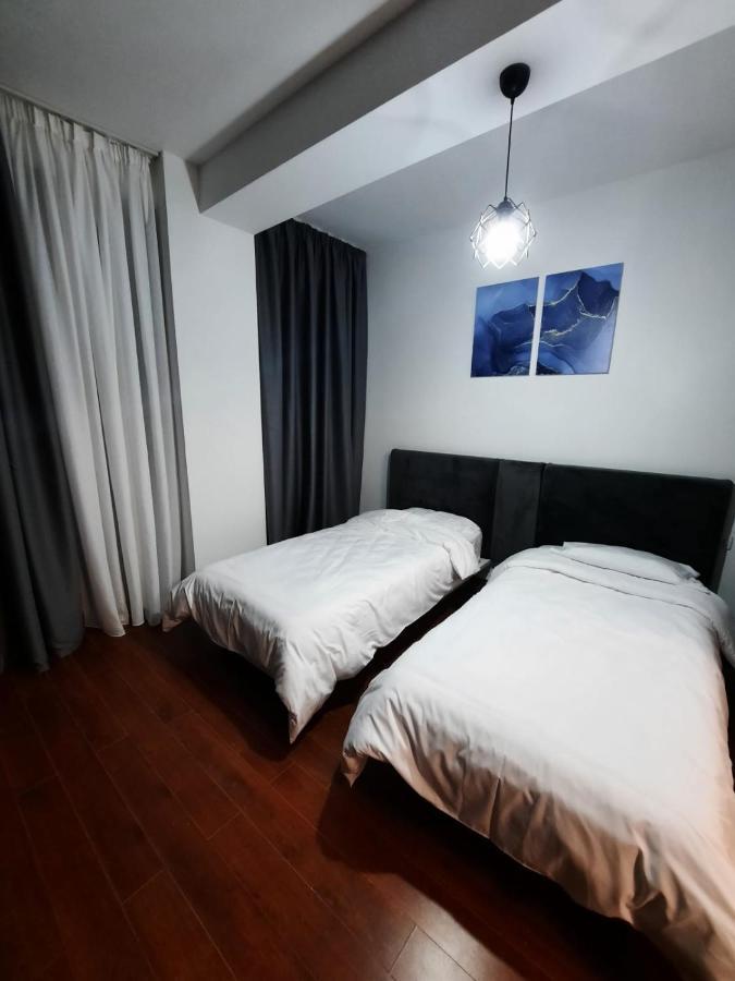 Modern Apartment Korca 3 ภายนอก รูปภาพ