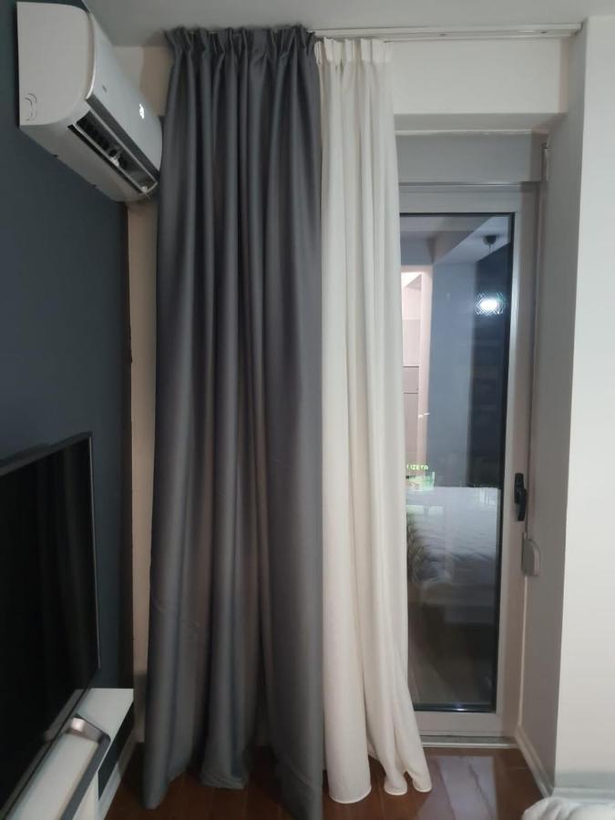 Modern Apartment Korca 3 ภายนอก รูปภาพ