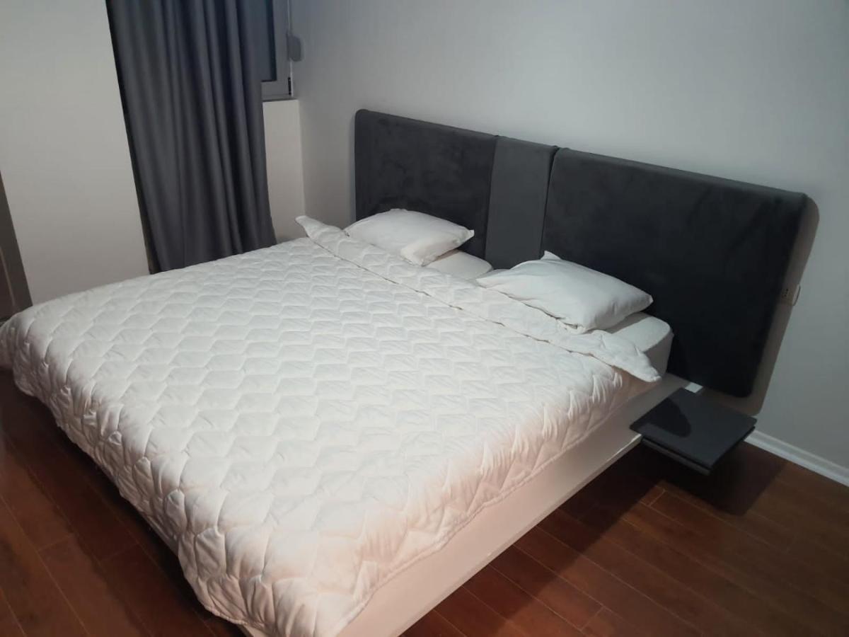 Modern Apartment Korca 3 ภายนอก รูปภาพ